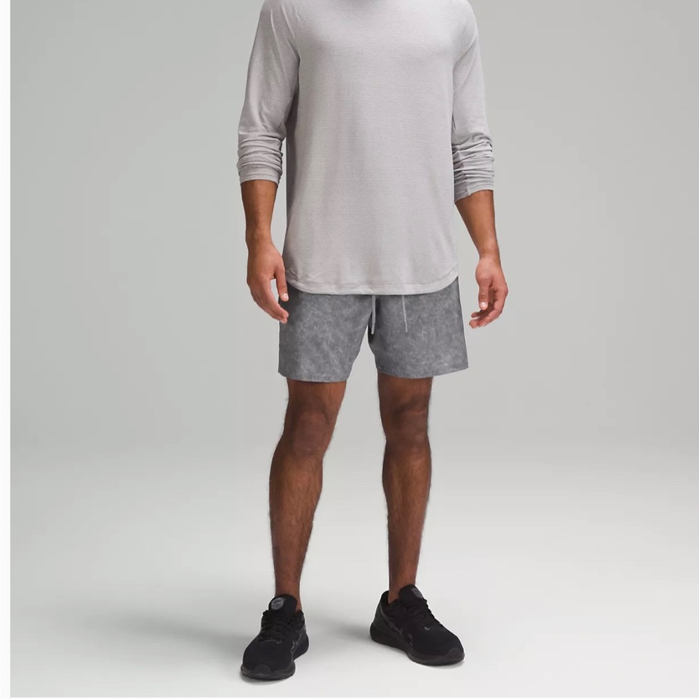 Lululemon THE linerless 9” training shorts size XL grey/beige